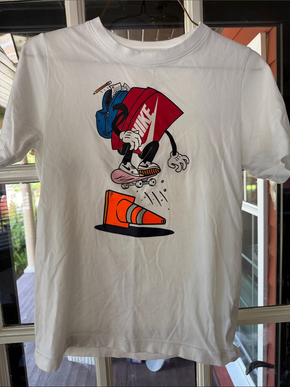 Youth Large Nike Graphic Tshirt -White Good Condition